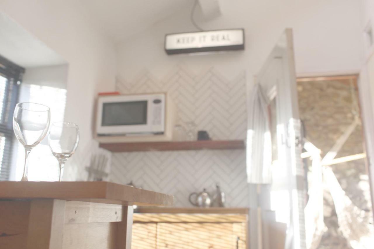 The Cupboard Διαμέρισμα Armoy Εξωτερικό φωτογραφία